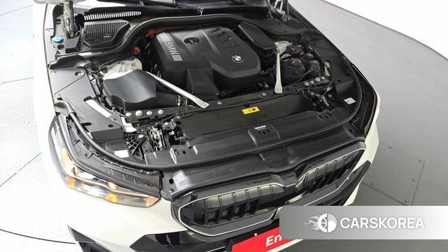 BMW 5 Series (G60) id 4248235 из Кореи 28
