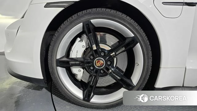 Porsche Taycan id 4230867 из Кореи 30