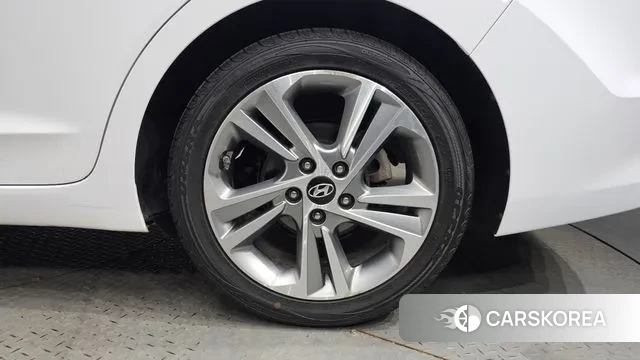 Hyundai Avante AD id 3709423 из Кореи 15