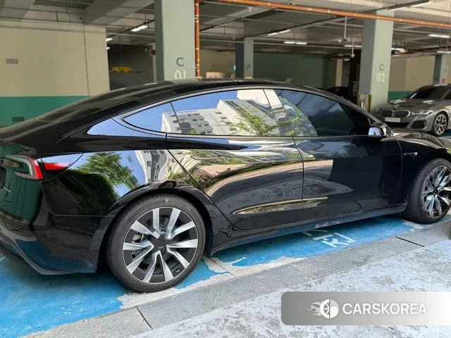Tesla Model 3 2024 Черный из Кореи, фото 5