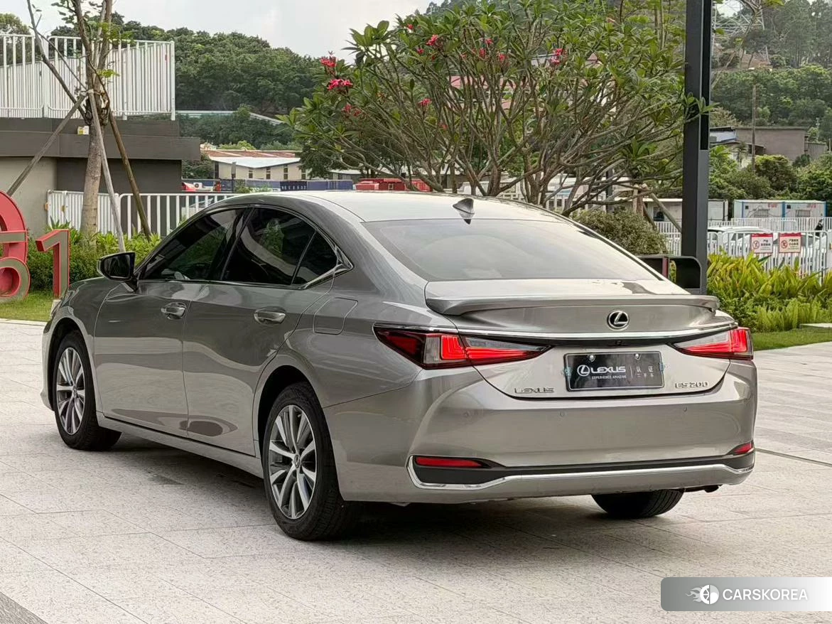 Lexus ES 2021 Серебристо-серый из Китая, фото 5
