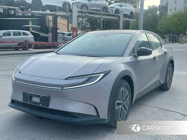 Toyota bZ5 2026 Серебристо-серый из Китая, фото 5