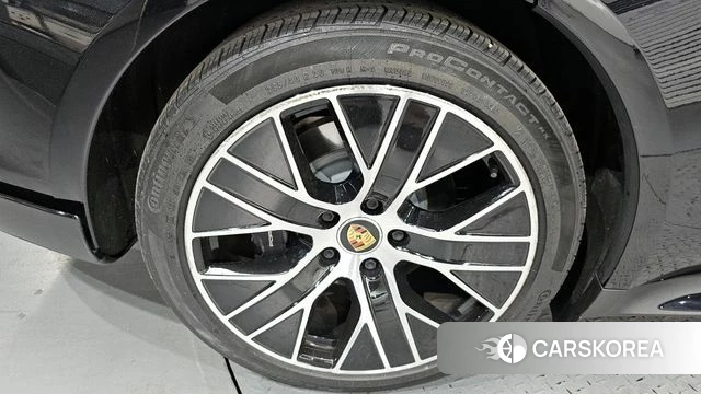 Porsche Taycan id 4244517 из Кореи 31