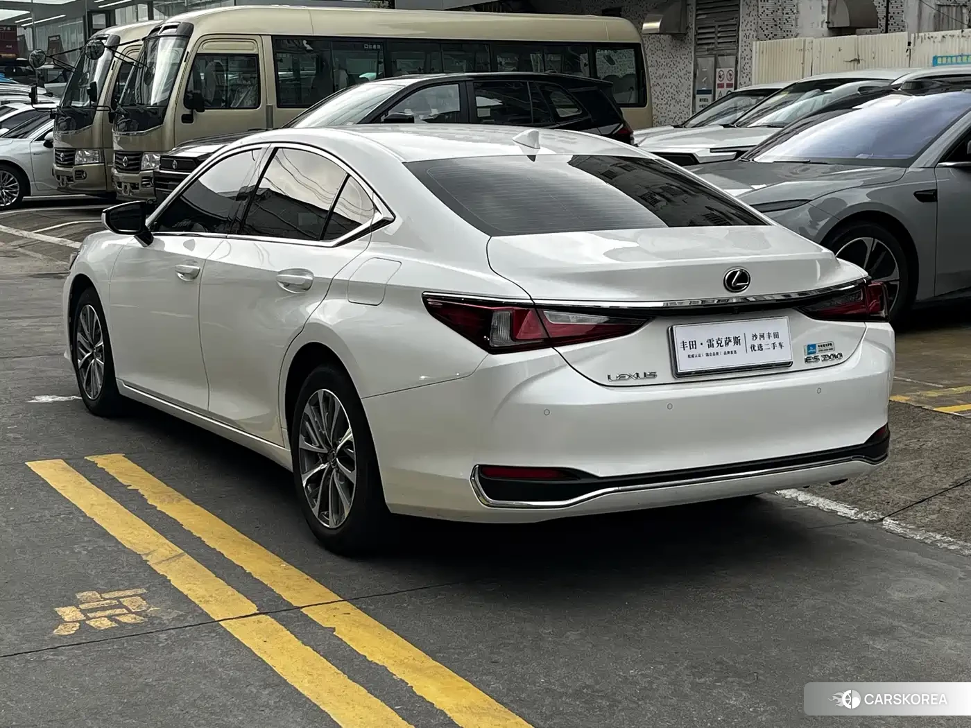 Lexus ES id 4601892 из Китая 25