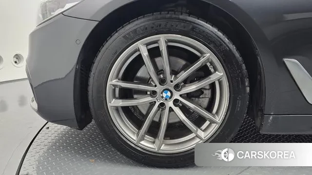 BMW 5 Series (G30) id 3736619 из Кореи 15