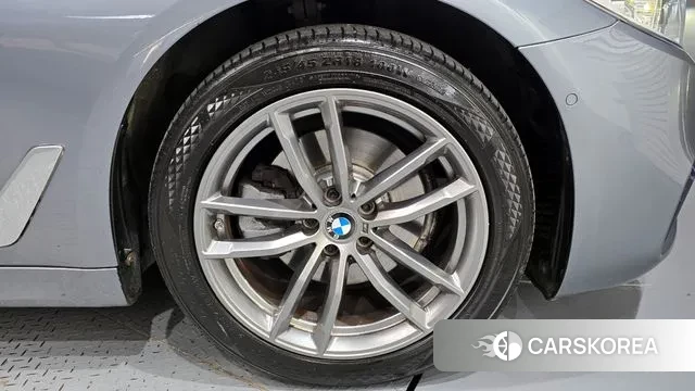 BMW 5 Series (G30) id 3319826 из Кореи 15