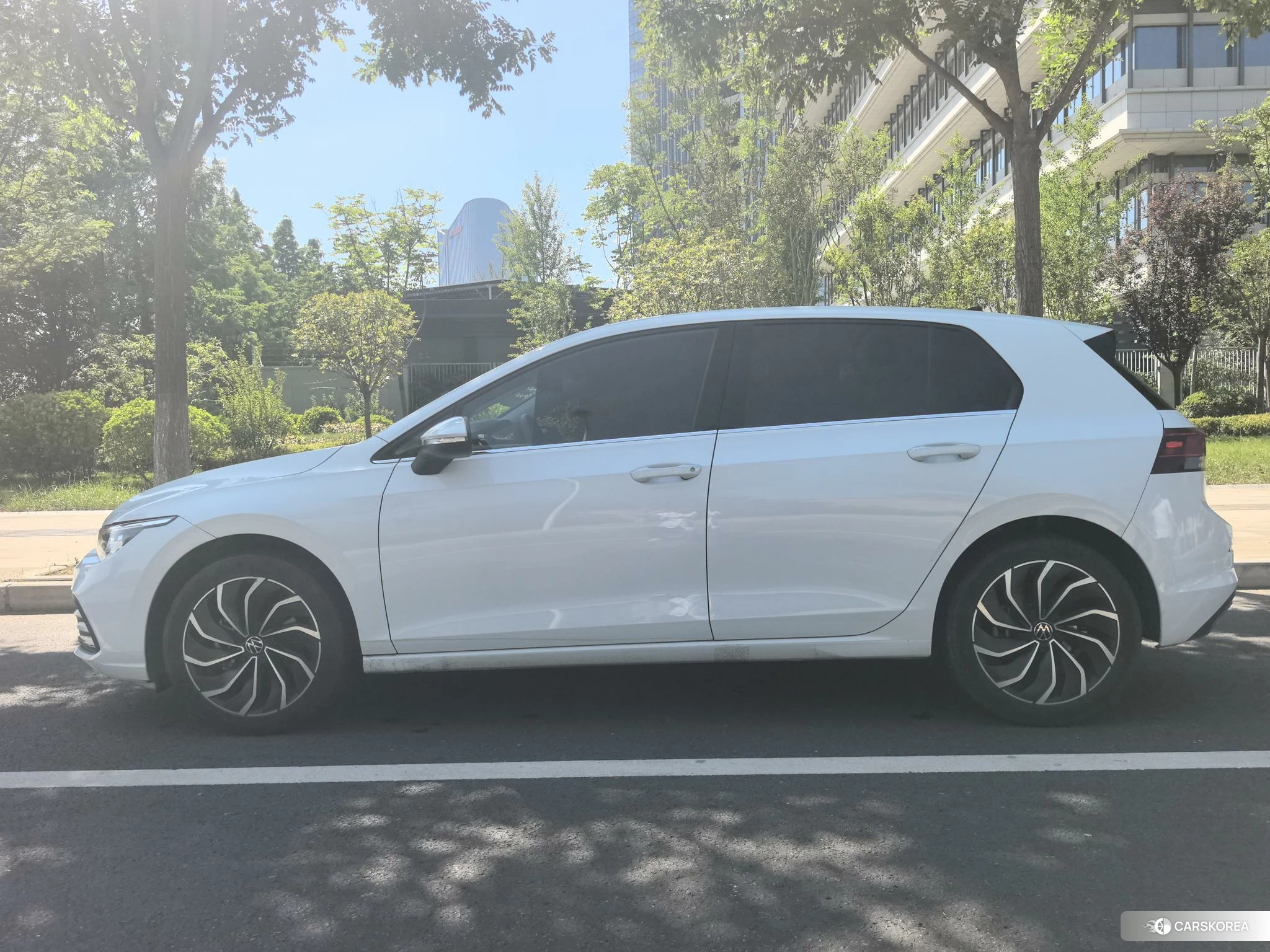 Volkswagen Golf 2024 Белый из Китая, фото 5