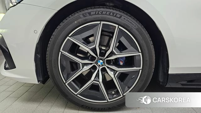 BMW 5 Series (G60) id 4493474 из Кореи 28