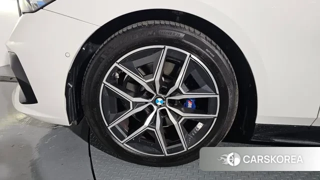 BMW 5 Series (G60) id 3383090 из Кореи 15