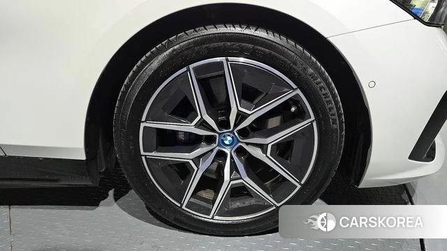 BMW i5 (G60) id 3810866 из Кореи 15