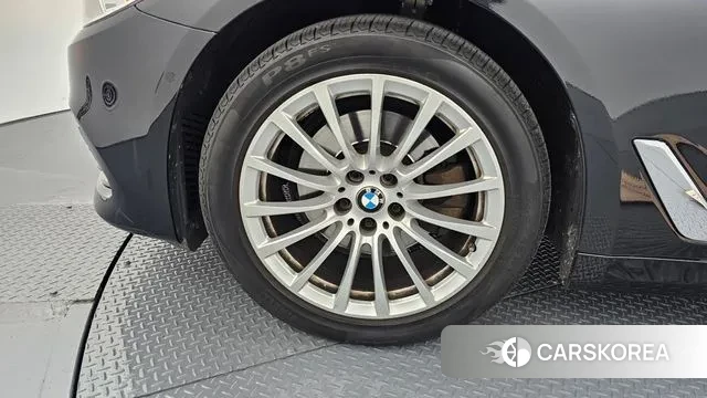 BMW 5 Series (G30) id 3391232 из Кореи 15