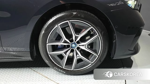 BMW i5 (G60) id 3838385 из Кореи 15