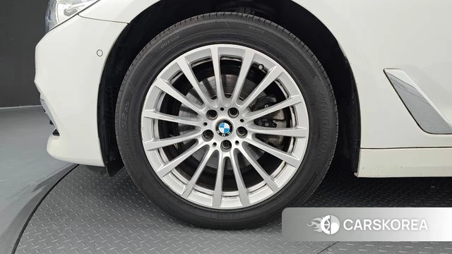 BMW 5 Series (G30) id 4424416 из Кореи 28