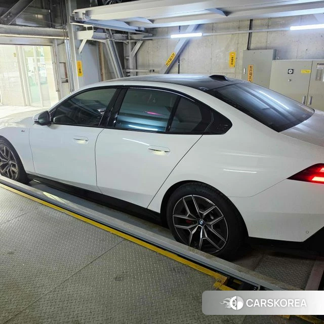 BMW 5 Series (G60) 2024 Белый из Кореи, фото 5