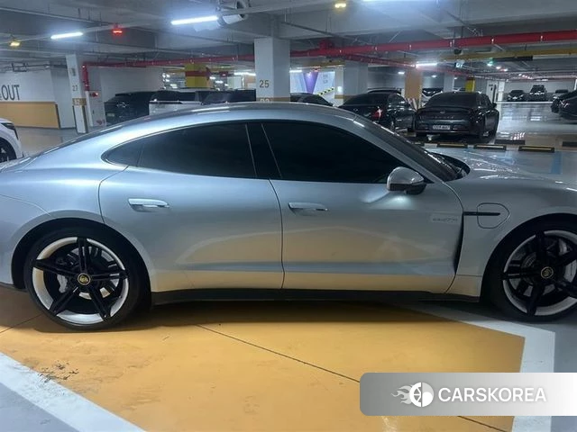 Porsche Taycan 2022 Светло-серебряный цвет из Кореи, фото 6