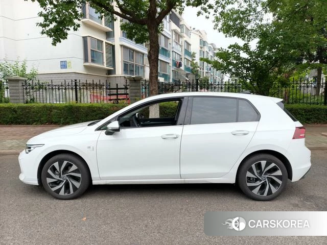Volkswagen Golf 2026 Белый из Китая, фото 5