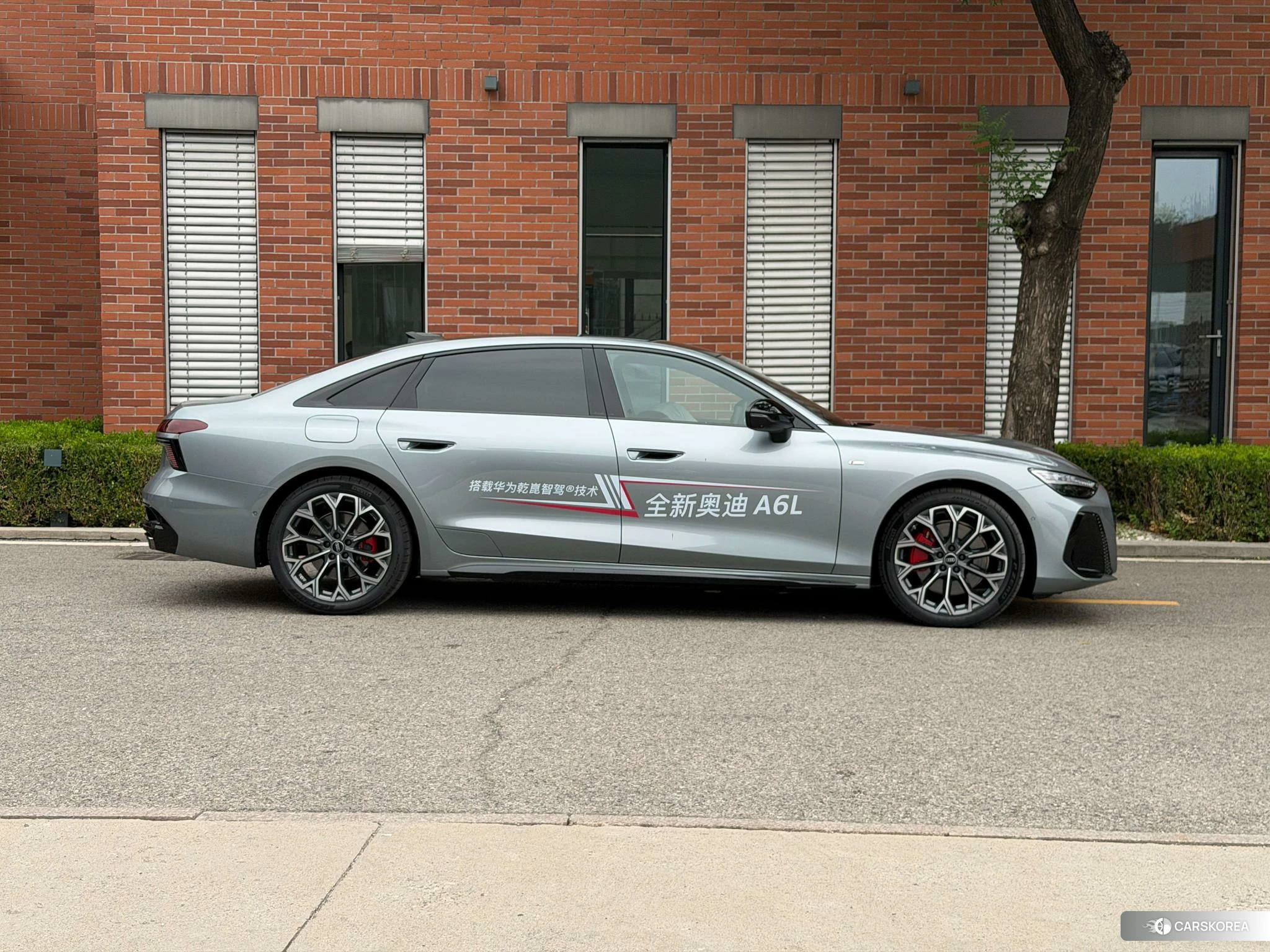 Audi A6L id 4473987 из Китая 14