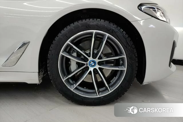 BMW 5 series PHEV id 3869940 из Китая 12