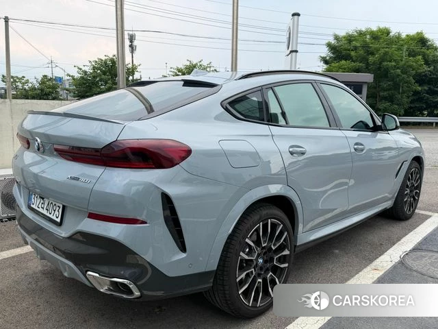 BMW X6 (G06) 2025 Светло-серебряный цвет из Кореи, фото 5