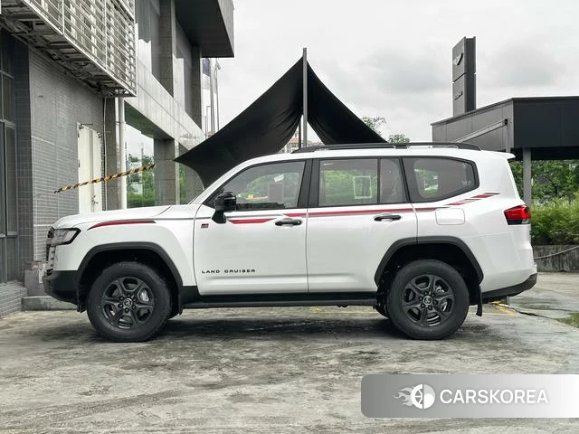Toyota Land Cruiser (imported) 2025 Белый из Китая, фото 5