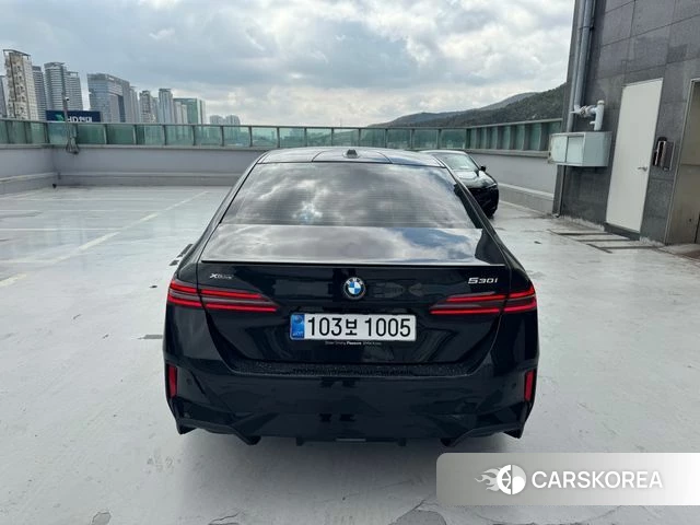 BMW 5 Series (G60) 2025 Черный из Кореи, фото 5