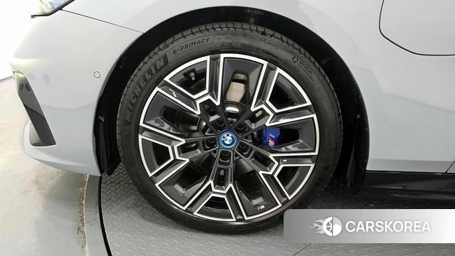 BMW 5 Series (G60) id 4291764 из Кореи 15