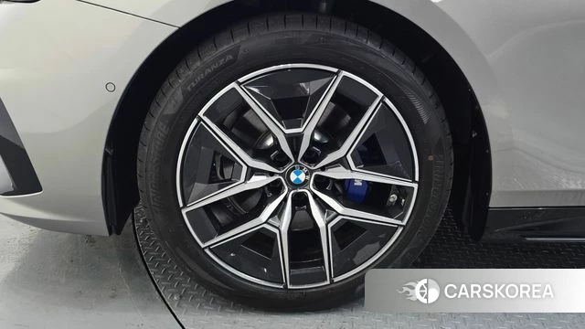 BMW 5 Series (G60) id 4634946 из Кореи 31
