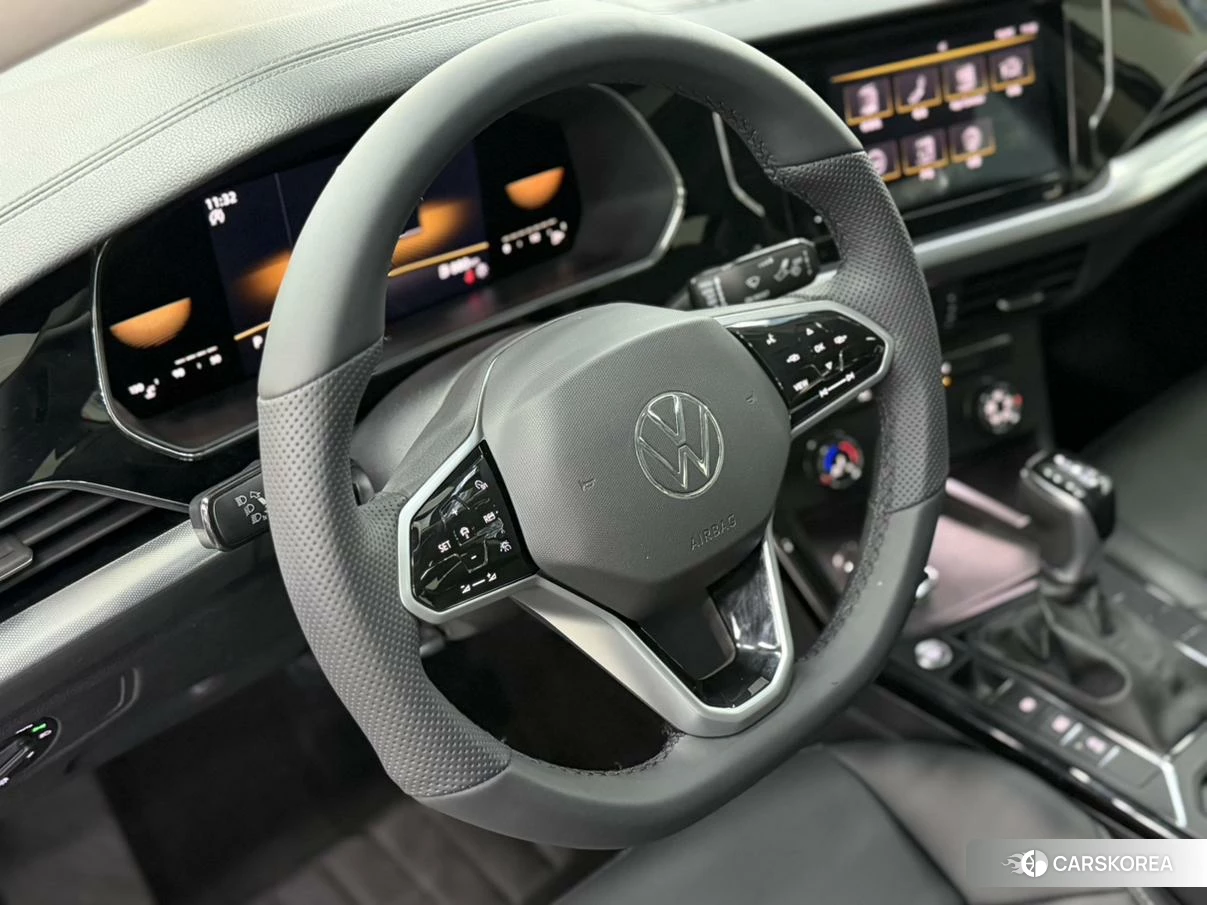 Volkswagen Passat id 4440664 из Китая 9