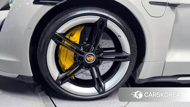 Porsche Taycan id 3546099 из Кореи 15