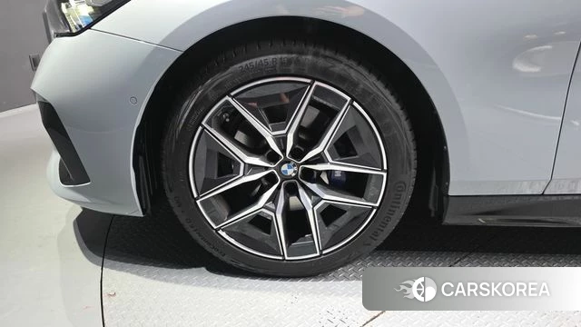 BMW 5 Series (G60) id 3870179 из Кореи 15