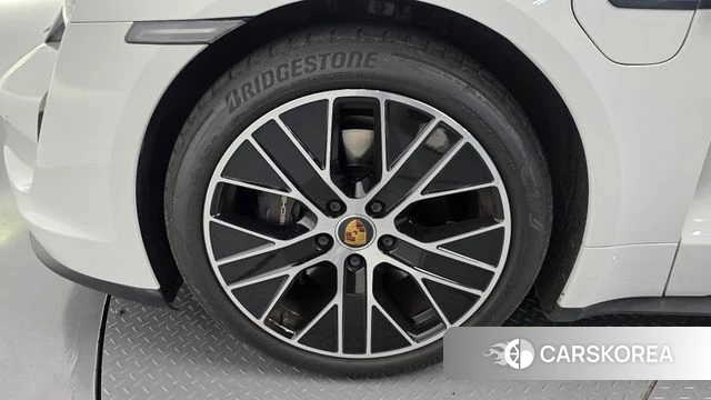 Porsche Taycan id 4580049 из Кореи 15