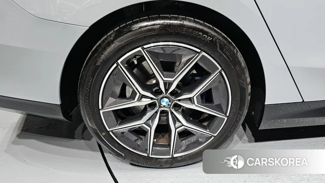BMW 5 Series (G60) id 4329382 из Кореи 25