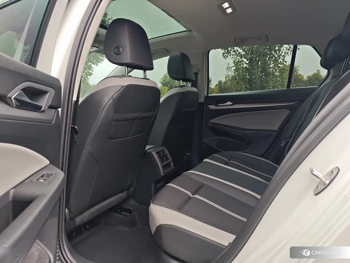 Volkswagen Golf 2026 Белый из Китая, фото 5