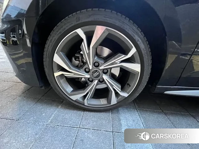 Audi A3 (8Y) id 3763801 из Кореи 10