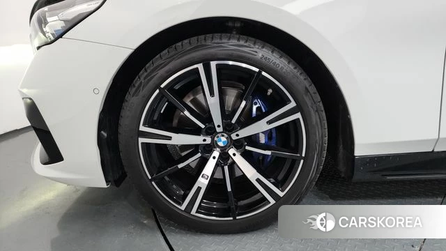 BMW 5 Series (G60) id 4622846 из Кореи 15