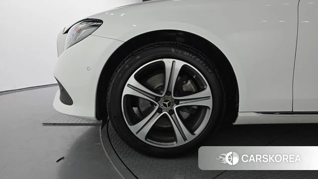 Mercedes-Benz E-Class W213 id 4410719 из Кореи 29