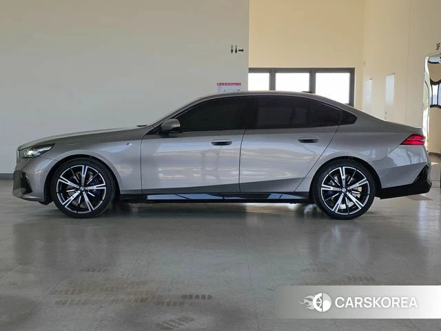 BMW 5 Series (G60) id 4206492 из Кореи 15