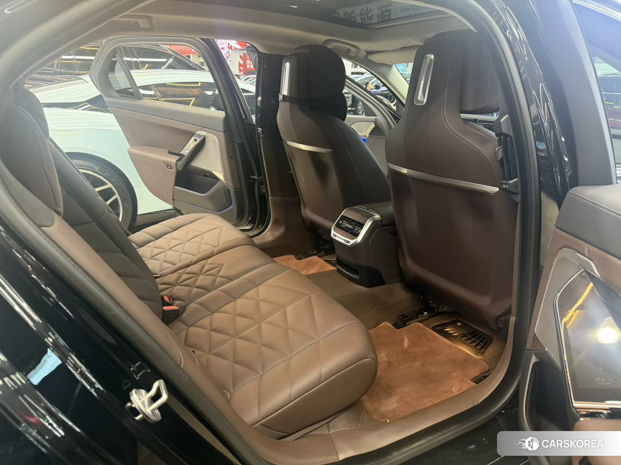 BMW i7 id 4421002 из Китая 10