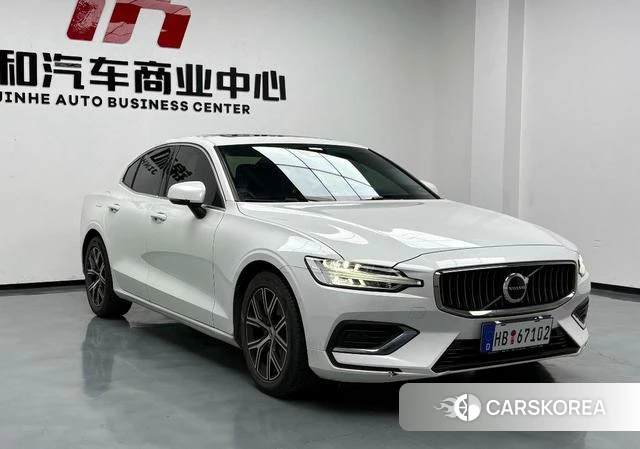 Volvo S60 2022 Белый из Китая, фото 5