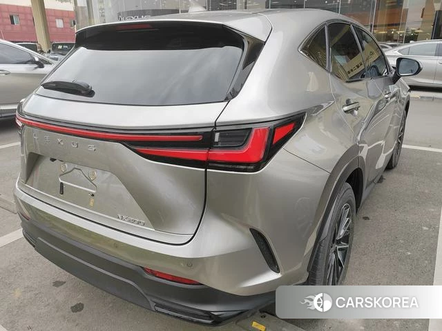 Lexus NX 2026 Серебристо-серый из Китая, фото 5