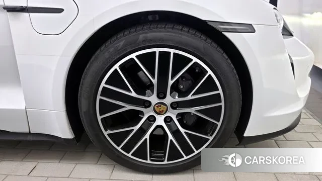 Porsche Taycan id 3759094 из Кореи 15