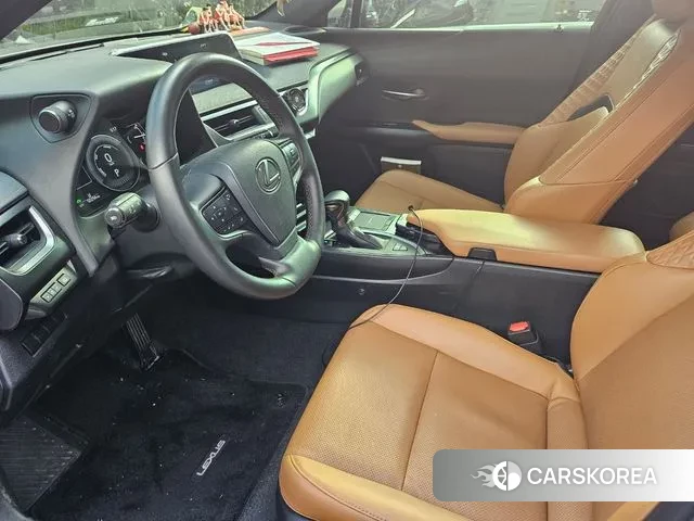 Lexus UX250h 2021 Серебряный из Кореи, фото 5