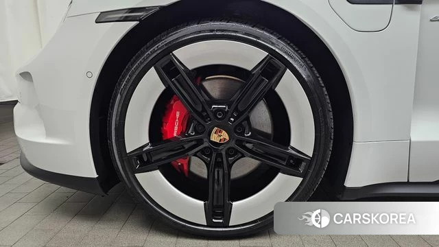 Porsche Taycan id 4527694 из Кореи 29