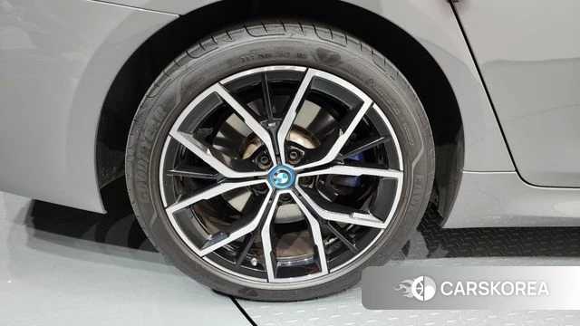 BMW 5 Series (G30) id 4293175 из Кореи 15