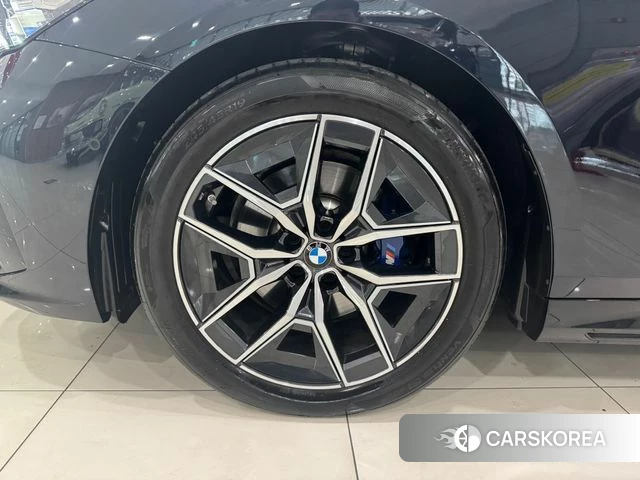 BMW 5 Series (G60) id 3909415 из Кореи 12