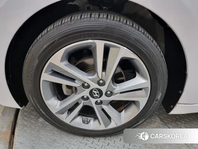 Hyundai Avante AD id 3024585 из Кореи 15