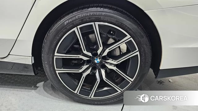 BMW 7 Series (G70) id 3891277 из Кореи 15