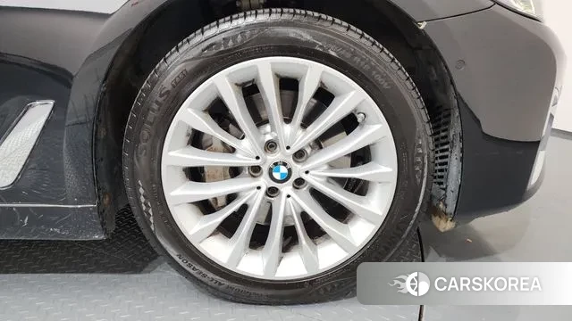 BMW 5 Series (G30) id 3438112 из Кореи 15