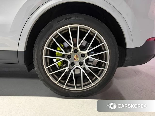 Porsche Cayenne (PO536) 2023 Цвет галактики из Кореи, фото 6