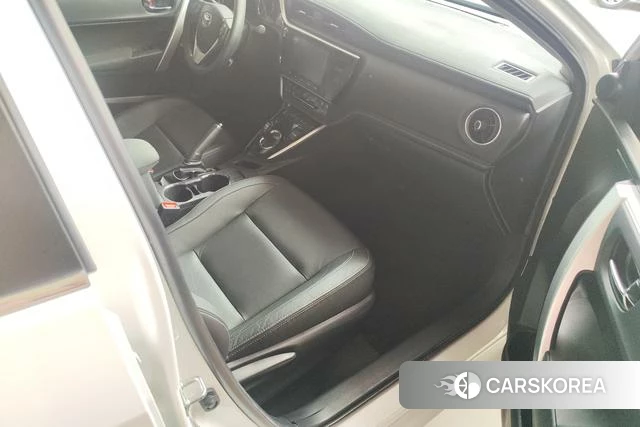 Toyota Corolla dual engine E+ id 4328963 из Китая 12
